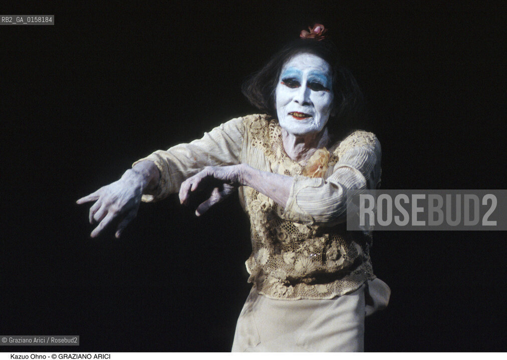 Nome:.KAZUO OHNO.Descrizione:.TEATRO BUTOH DANZA BALLERINO.Credit:.©Graziano Arici/Rosebud2 Costo:.A.Nazione:.GIAPPONE.Cittˆ:..Data:.1999.