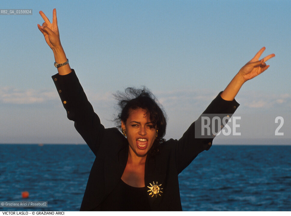 Caption: Nome: .LASZLO VICTOR.Descrizione: .CINEMA ATTRICE/AL MARE.Credit: ©Graziano Arici/Rosebud2 / Costo: .A.Nazione: ..Cittˆ: ..Data: .1994