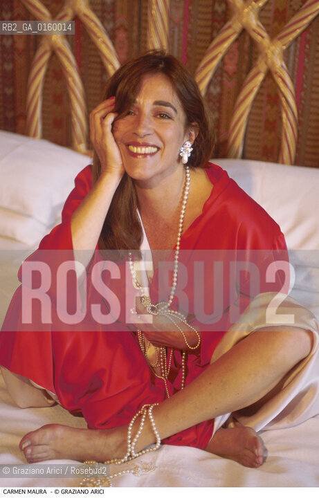 Caption: Nome: .MAURA CARMEN.Descrizione: .CINEMA ATTRICE / CON COLLANA DI PERLE (GIOIELLO) / INDOSSA UNA VESTAGLIA ROSSA.Credit: ©Graziano Arici/Rosebud2 / Costo: .A.Nazione: .SPAGNA.Cittˆ: ..Data: .1993