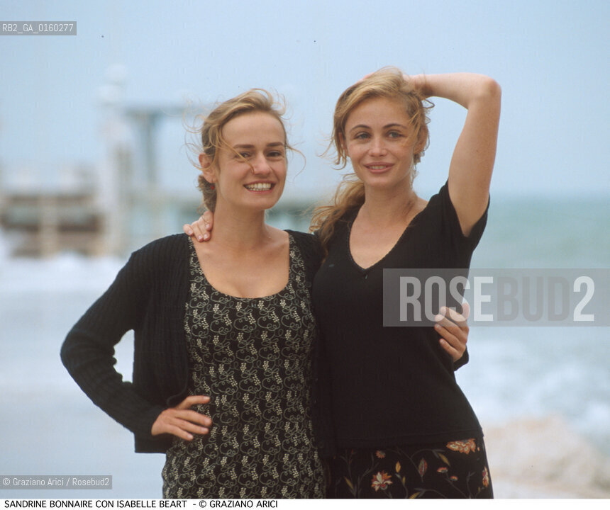 Caption: Nome:.BONNAIRE SANDRINE.Descrizione:.CINEMA ATTRICE / CON EMMANUELLE BEART / MOSTRA DEL CINEMA.CINEMA ACTRESS / WITH EMMANUELLE BEART / {VENICE} FILM FESTIVAL.Credit:.Graziano Arici/Rosebud2/.Costo:.A.Nazione:.FRANCIA.FRANCE.Cittˆ:..Data:.1998