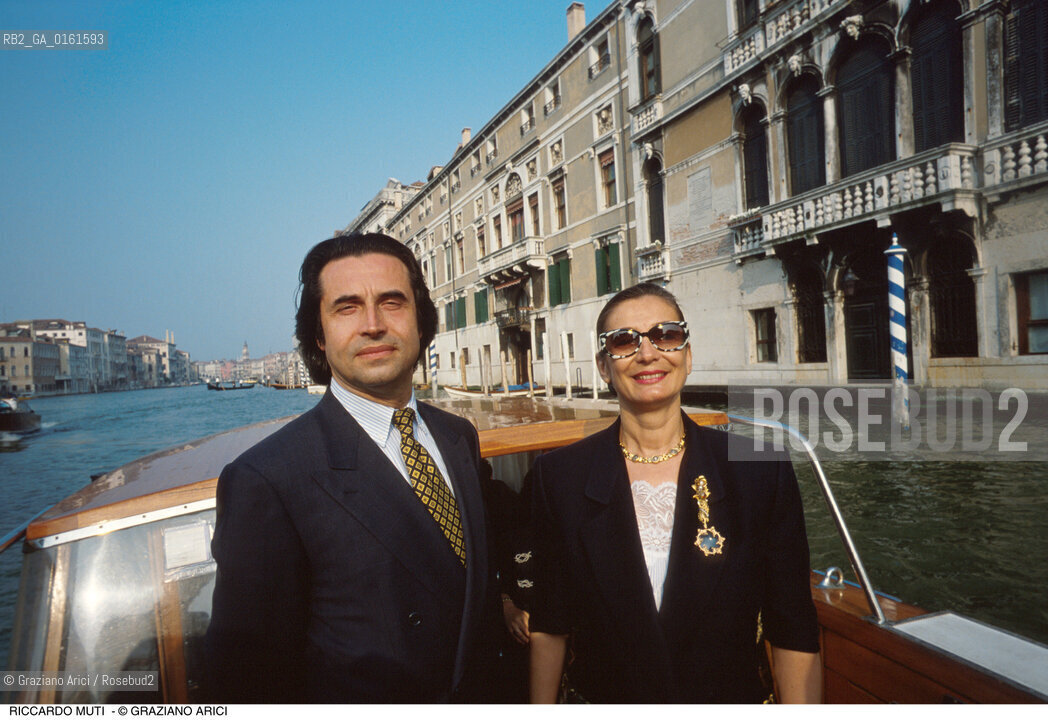 Caption: Nome: .MUTI RICCARDO.Descrizione: .MUSICA CLASSICA DIRETTORE DORCHESTRA/CON LA MOGLIE CRISTINA A VENEZIA.Credit: ©Graziano Arici/Rosebud2 / Costo: .A.Nazione: .ITALIA.Cittˆ: .VENEZIA.Data: .1992