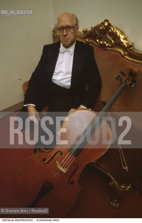 Caption: Nome: .ROSTROPOVIC MSTISLAV.Descrizione: .MUSICA CLASSICA DIRETTORE DORCHESTRA VIOLONCELLISAT/CON VIOLONCELLO.Credit: ©Graziano Arici/Rosebud2 / Costo: .A.Nazione: .RUSSIA.Cittˆ: .Data: .1994