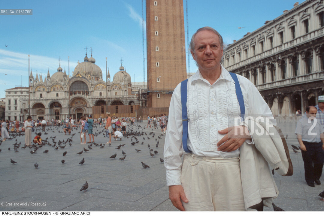Caption: Nome: .STOCKHAUSEN KARLHEINZ.Descrizione: .MUSICA CLASSICA ELETTRONICA COMPOSITORE CONTEMPORANEO/IN PIAZZA SAN MARCO A VENEZIA.Credit: ©Graziano Arici/Rosebud2 / Costo: .A.Nazione: .GERMANIA.Cittˆ: .VENEZIA.Data: .1995