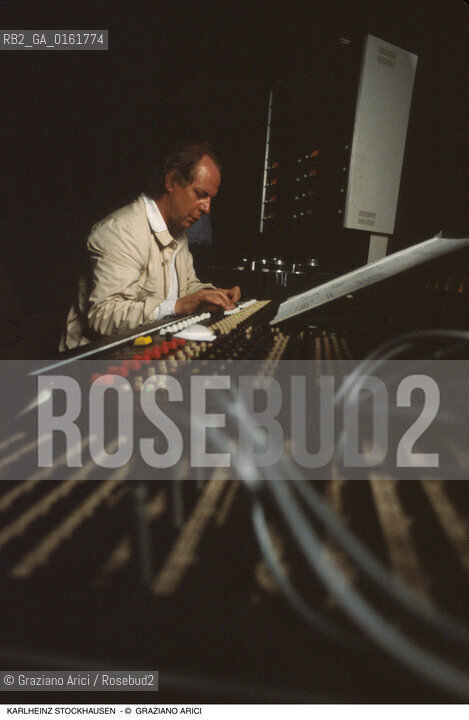 Caption: Nome: .STOCKHAUSEN KARLHEINZ.Descrizione: .MUSICA CLASSICA ELETTRONICA COMPOSITORE CONTEMPORANEO/AL MIXER.Credit: ©Graziano Arici/Rosebud2 / Costo: .A.Nazione: .GERMANIA.Cittˆ: ..Data: .1993