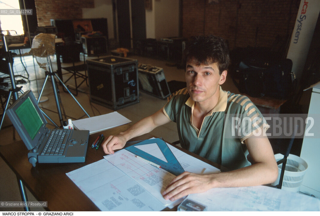 Caption: Nome: .STROPPA MARCO.Descrizione: .MUSICA CLASSICA COMPOSITORE CONTEMPORANEO/CON SPARTITI E COMPUTER.Credit: ©Graziano Arici/Rosebud2 / Costo: .A.Nazione: .ITALIA.Cittˆ: ..Data: .1995