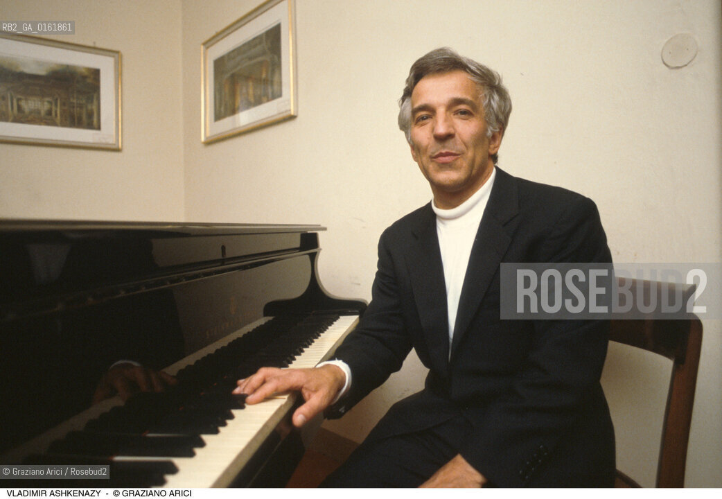 Caption: Nome: .ASHKENAZY VLADIMIR.Descrizione: .MUSICA CLASSICA PIANISTA/CON PIANOFORTE.Credit: ©Graziano Arici/Rosebud2 / Costo: .A.Nazione: .UCRAINA.Cittˆ: ..Data: .1995