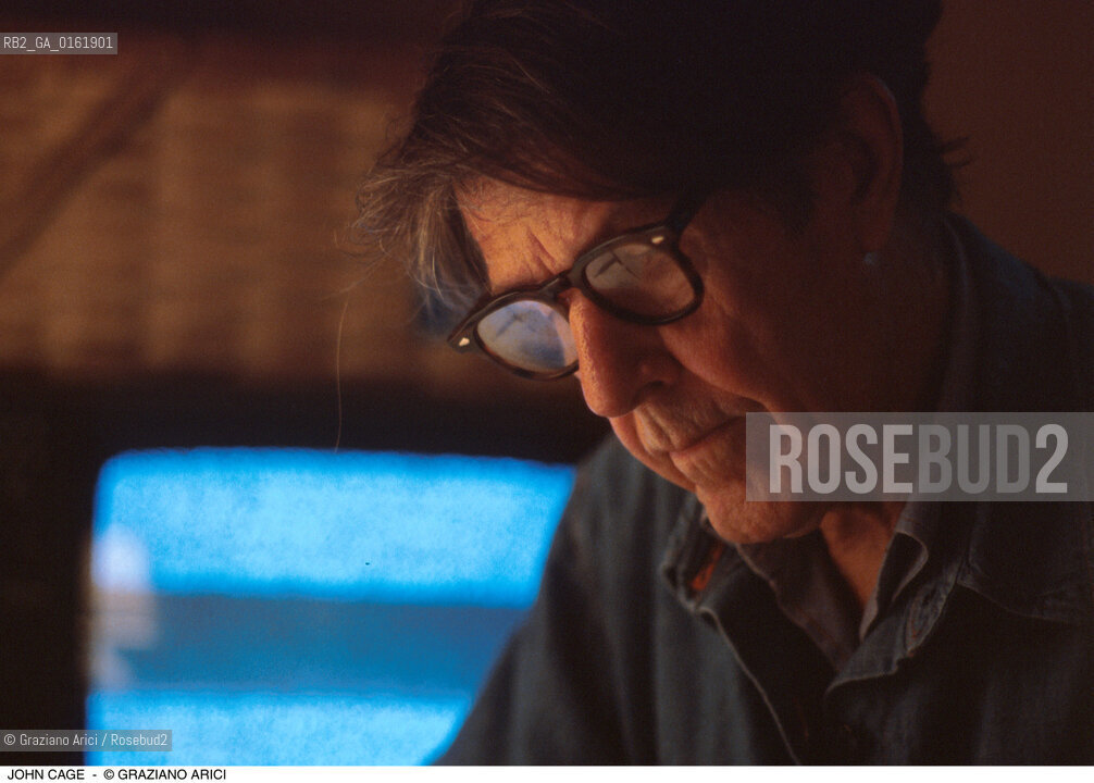 Caption: Nome: .CAGE JOHN.Descrizione: .MUSICA CLASSICA COMPOSITORE CONTEMPORANEO/CON OCCHIALI.Credit: ©Graziano Arici/Rosebud2 / Costo: .A.Nazione: .USA.Cittˆ: ..Data: .1993