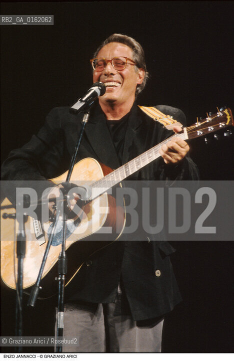 Caption: Nome: .JANNACCI ENZO.Descrizione: .MUSICA POP CANTAUTORE/ALLA CHITARRA.Credit: ©Graziano Arici/Rosebud2 / Costo: .A.Nazione: .ITALIA.Cittˆ: ..Data: .1996