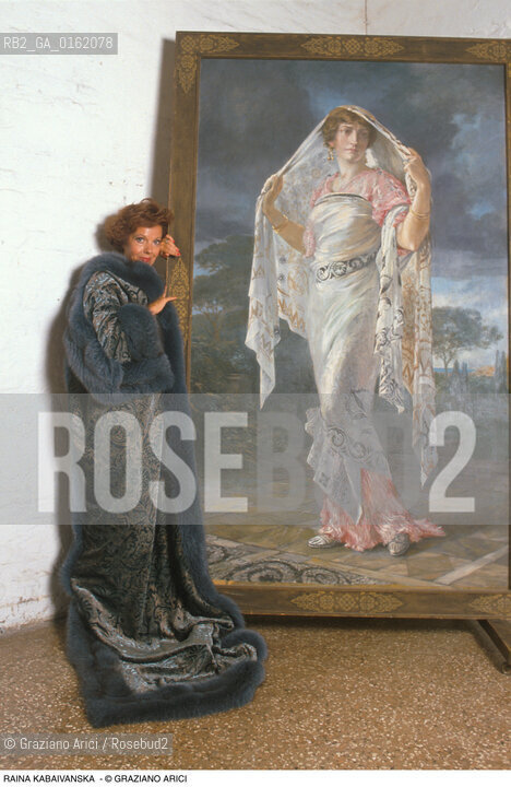 Caption: Nome: .KABAIVANSKA RAINA.Descrizione: .MUSICA CLASSICA CANTANTE LIRICA SOPRANO/ALLINTERNO DI PALAZZO FORTUNY/QUADRO RITRATTO.Credit: ©Graziano Arici/Rosebud2 / Costo: .A.Nazione: .BULGARIA/ITALIA.Cittˆ: ..Data: .1988