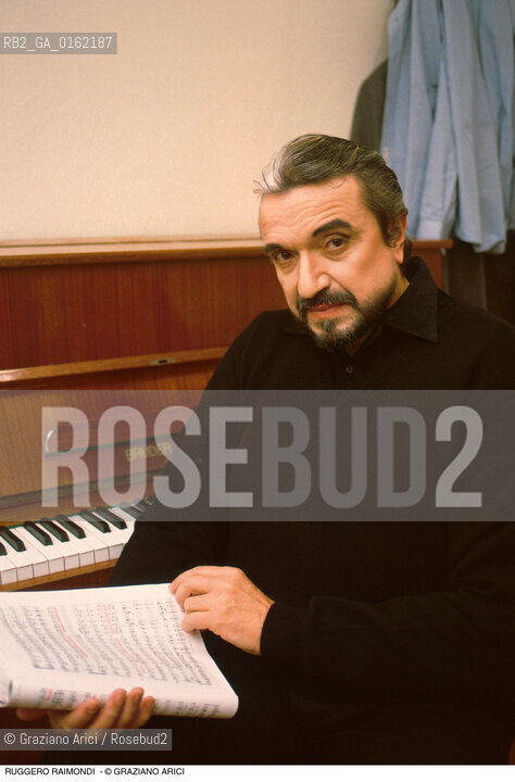 Caption: Nome: .RAIMONDI RUGGERO.Descrizione: .MUSICA CLASSICA CANTANTE LIRICO BASSO-BARITONO/CON SPARTITO/PIANOFORTE.Credit: ©Graziano Arici/Rosebud2 / Costo: .A.Nazione: .ITALIA.Cittˆ: ..Data: .1994