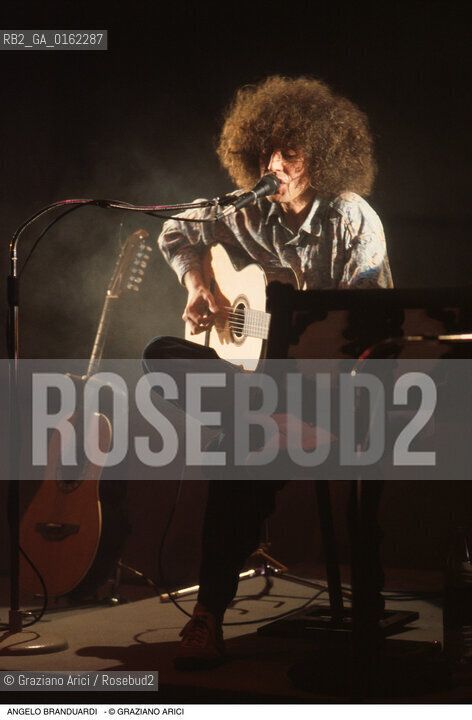 Caption: Nome: .BRANDUARDI ANGELO.Descrizione: .MUSICA POP CANTAUTORE/ALLA CHITARRA.Credit: ©Graziano Arici/Rosebud2 / Costo: .A.Nazione: .ITALIA.Cittˆ: ..Data: .1988
