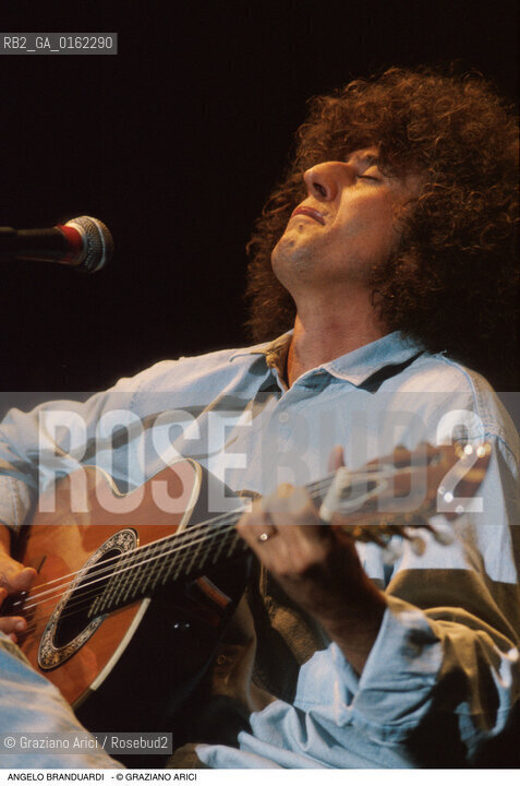 Caption: Nome: .BRANDUARDI ANGELO.Descrizione: .MUSICA POP CANTAUTORE/ALLA CHITARRA.Credit: ©Graziano Arici/Rosebud2 / Costo: .A.Nazione: .ITALIA.Cittˆ: ..Data: .1988