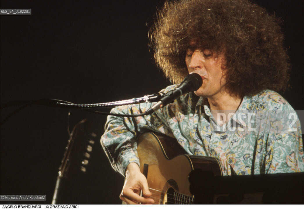 Caption: Nome: .BRANDUARDI ANGELO.Descrizione: .MUSICA POP CANTAUTORE/ALLA CHITARRA.Credit: ©Graziano Arici/Rosebud2 / Costo: .A.Nazione: .ITALIA.Cittˆ: ..Data: .1988
