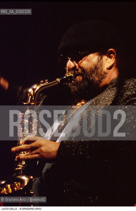 Caption: Nome: .DALLA LUCIO.Descrizione: .MUSICA POP CANTAUTORE/CON CAPPELLO.Credit: ©Graziano Arici/Rosebud2 / Costo: .A.Nazione: .ITALIA.Cittˆ: ..Data: .1988