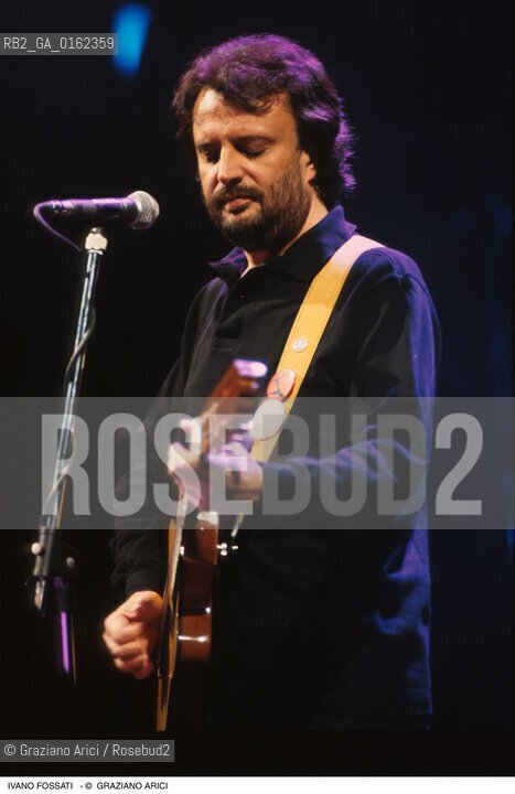 Caption: Nome: .FOSSATI IVANO.Descrizione: .MUSICA POP CANTAUTORE/ALLA CHITARRA.Credit: ©Graziano Arici/Rosebud2 / Costo: .A.Nazione: .ITALIA.Cittˆ: ..Data: .1992