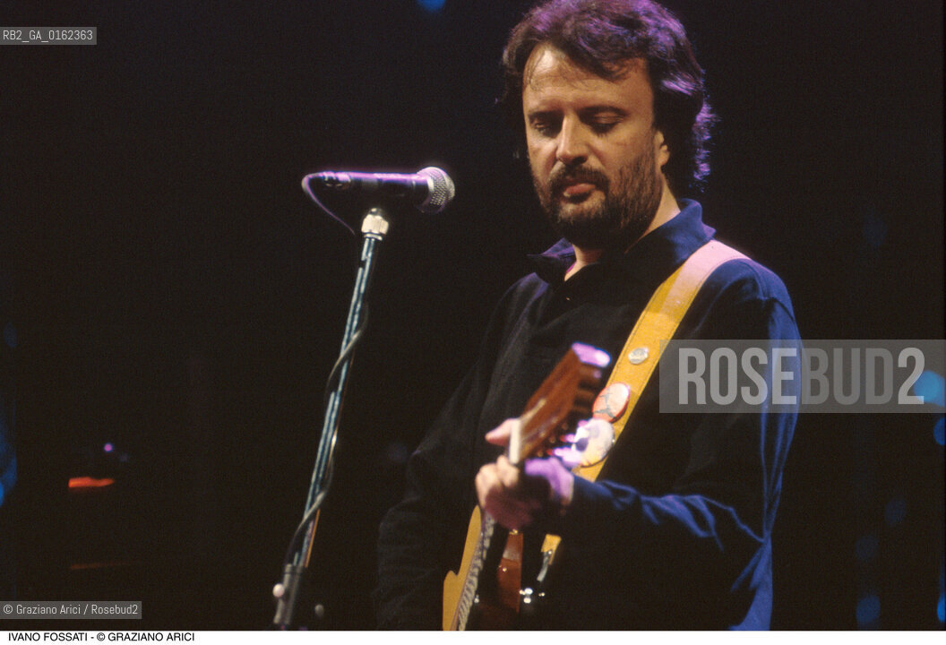 Caption: Nome: .FOSSATI IVANO.Descrizione: .MUSICA POP CANTAUTORE/ALLA CHITARRA.Credit: ©Graziano Arici/Rosebud2 / Costo: .A.Nazione: .ITALIA.Cittˆ: ..Data: .1993