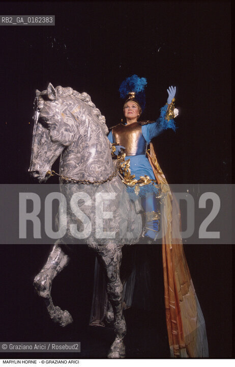 Caption: Nome: .HORNE MARILYN.Descrizione: .MUSICA CLASSICA CANTANTE LIRICA MEZZOSOPRANO/CON UN COSTUME DI SCENA/CAPPELLO.Credit: ©Graziano Arici/Rosebud2 / Costo: .A.Nazione: .USA.Cittˆ: ..Data: .1989