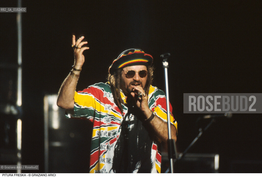 Caption: Nome: .SIR OLIVER SKARDY.Descrizione: .alias GAETANO SCARDICCHIO/MUSICA REGGAE POP CANTANTE PITURA FRESKA/CON CAPPELLO RASTA E OCCHIALI DA SOLE.Credit: ©Graziano Arici/Rosebud2 / Costo: .A.Nazione: .ITALIA.Cittˆ: .VENEZIA.Data: .1996