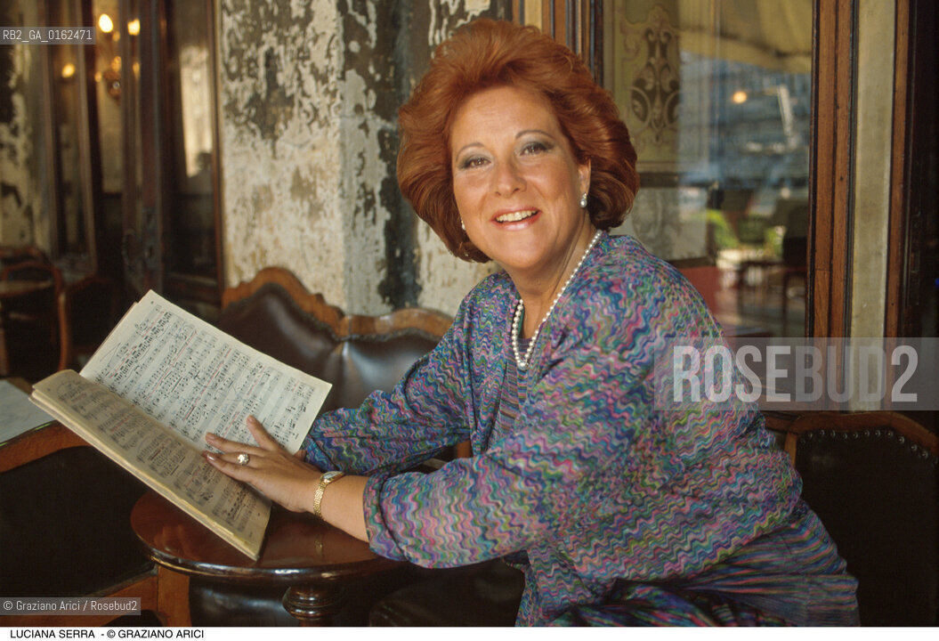 Caption: Nome: .SERRA LUCIANA.Descrizione: .MUSICA CLASSICA CANTANTE LIRICA SOPRANO/CON SPARTITO.Credit: ©Graziano Arici/Rosebud2 / Costo: .A.Nazione: .ITALIA.Cittˆ: ..Data: .1993