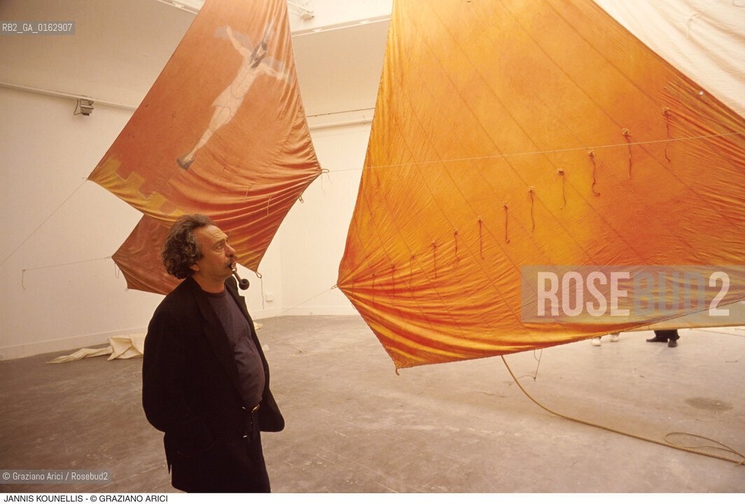 Caption: Nome: .KOUNELLIS JANNIS.Descrizione: .ARTE POVERA BIENNALE / CON VELE E PIPA.Credit: ©Graziano Arici/Rosebud2 / Costo: .A.Nazione: .ITALIA/GRECIA.Cittˆ: ..Data: .1993