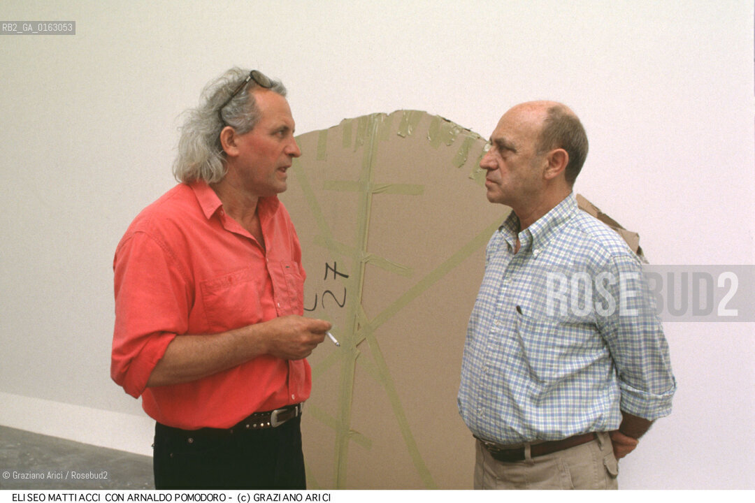 Nome: .MATTIACCI ELISEO.Descrizione: .ARTE SCULTORE / CON ARNALDO POMODORO.Credit: ©Graziano Arici/Rosebud2 / Costo: .A.Nazione: .ITALIA.Cittˆ: .VENEZIA.Data: .1988.