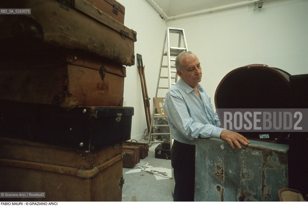 Caption: Nome: .MAURI FABIO.Descrizione: .ARTE BIENNALE / VALIGIE.Credit: ©Graziano Arici/Rosebud2 / Costo: .A.Nazione: .ITALIA.Cittˆ: ..Data: .1993