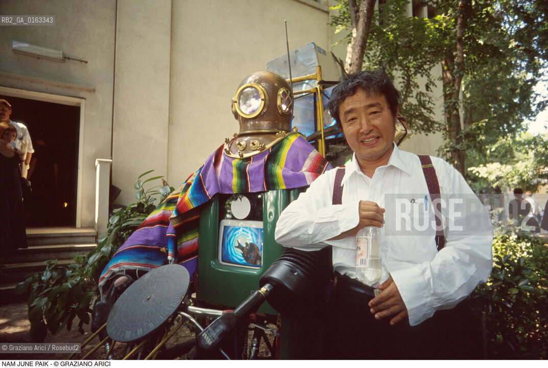 Caption: Nome: .PAIK NAM JUNE.Descrizione: .ARTE VIDEO.Credit: ©Graziano Arici/Rosebud2 / Costo: .A.Nazione: .COREA.Cittˆ: ..Data: .1993