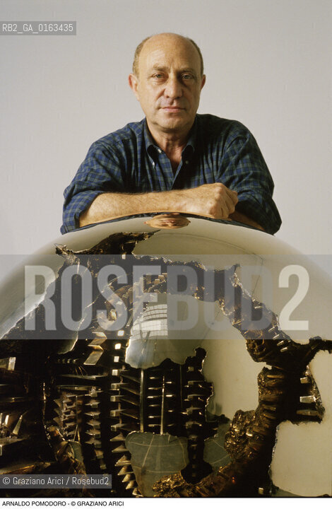 Caption: Nome: .POMODORO ARNALDO.Descrizione: .ARTE SCULTORE BIENNALE.Credit: ©Graziano Arici/Rosebud2 / Costo: .A.Nazione: .ITALIA.Cittˆ: ..Data: .1988
