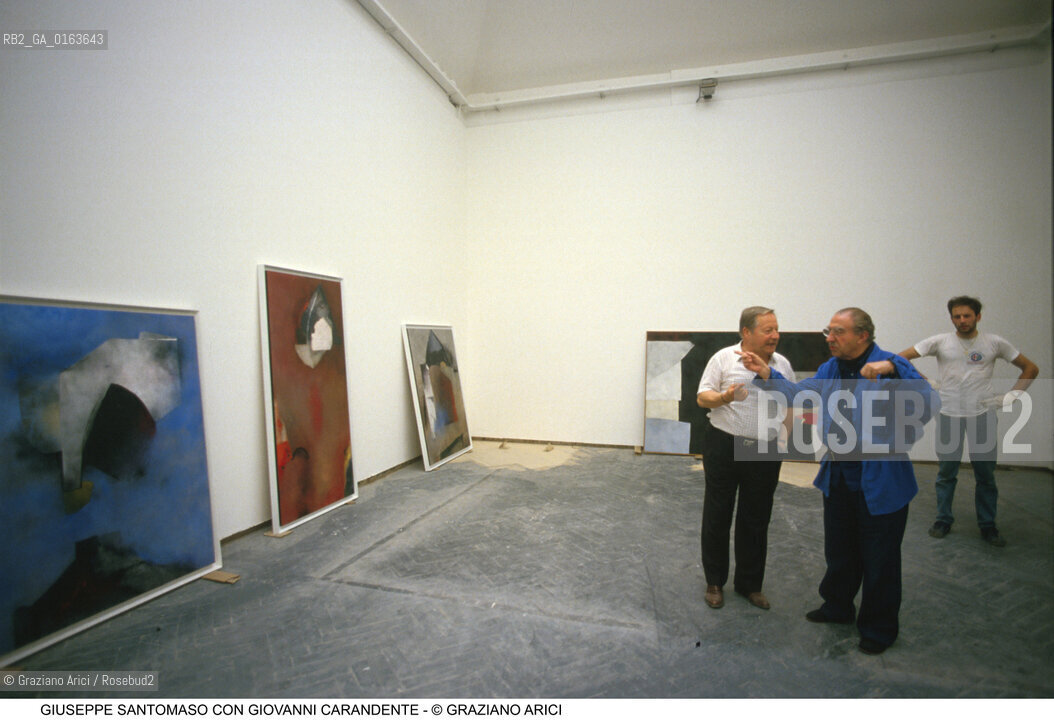 Nome: .SANTOMASO GIUSEPPE.Descrizione: .ARTE BIENNALE PITTORE CON GIOVANNI CARANDENTE.Credit: ©Graziano Arici/Rosebud2 / Costo: .A.Nazione: .ITALIA.Cittˆ: .VENEZIA.Data: .1988.