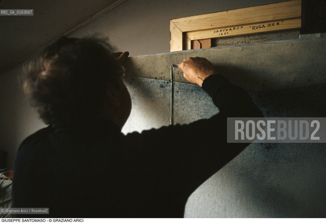 Caption: Nome: .SANTOMASO GIUSEPPE.Descrizione: .ARTE PITTORE NEL SUO STUDIO.Credit: ©Graziano Arici/Rosebud2 / Costo: .A.Nazione: .ITALIA.Cittˆ: ..Data: .1982
