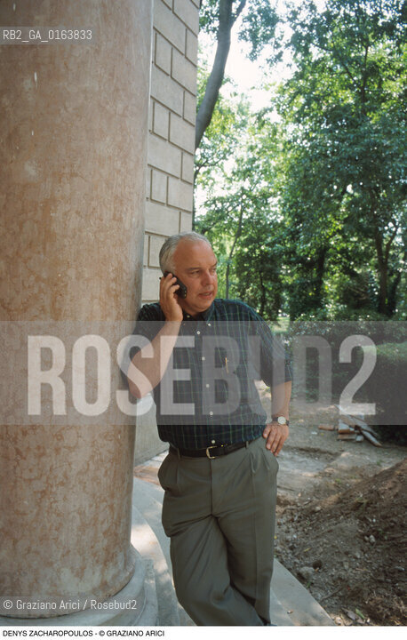 Caption: Nome:.ZACHAROPOULOS DENYS  .Descrizione:.XLVIII ESPOSIZIONE INTERNAZIONALE DARTE LA BIENNALE DI VENEZIA / IL CRITICO DARTE AL PADIGLIONE FRANCESE.XLVIII NTERNATIONAL ART EXHIBITION  LA BIENNALE DI VENEZIA  /  THE ART CRITIC  AT THE FRENCH PAVILION.Credit:.Graziano Arici/Rosebud2/.Costo:.A.Nazione:.GRECIA.GREECE.Cittˆ:..Data:.GIUGNO 1999