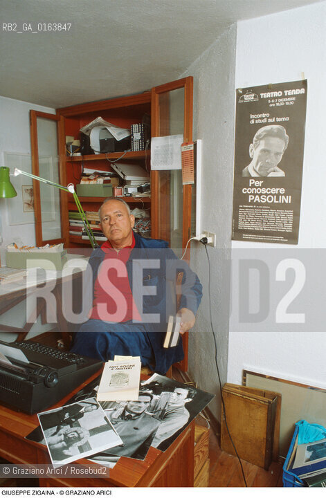 Caption: Nome: .ZIGAINA GIUSEPPE.Descrizione: .ARTE PITTORE / IN STUDIO CON FOTO DI PASOLINI.Credit: ©Graziano Arici/Rosebud2 / Costo: .A.Nazione: .ITALIA.Cittˆ: ..Data: .1988