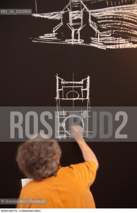 Caption: Nome: .BOTTA MARIO .Descrizione: .ARCHITETTURA ARCHITETTO/MENTRE DISEGNA.Credit: ©Graziano Arici/Rosebud2 / Costo: .A.Nazione: .SVIZZERA.Cittˆ: ..Data: .1996