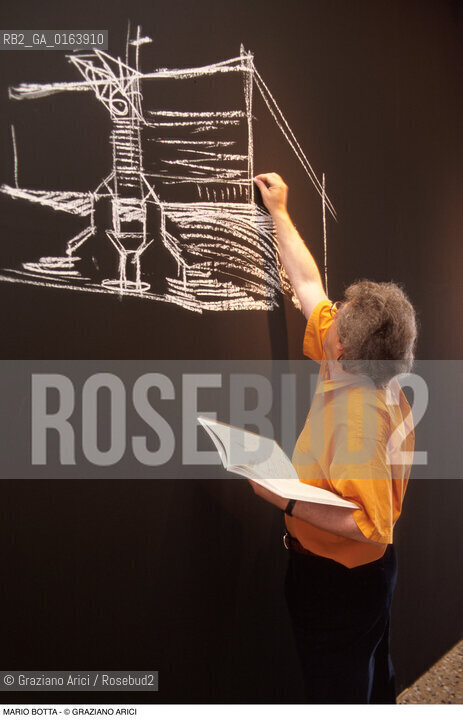 Caption:  Nome: .BOTTA MARIO .Descrizione: .ARCHITETTURA ARCHITETTO/MENTRE DISEGNA.Credit: ©Graziano Arici/Rosebud2 / Costo: .A.Nazione: .SVIZZERA.Cittˆ: ..Data: .1996