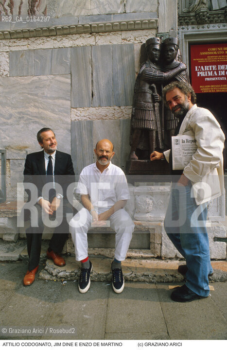 Nome: .DINE JIM.Descrizione: .ARTE PITTORE / A VENEZIA CON IL GALLERISTA ATTILIO CODOGNATO E IL CRITICO  ENZO DI MARTINO.Credit: ©Graziano Arici/Rosebud2 / Costo: .A.Nazione: .USA.Cittˆ: .VENEZIA.Data: .1988.