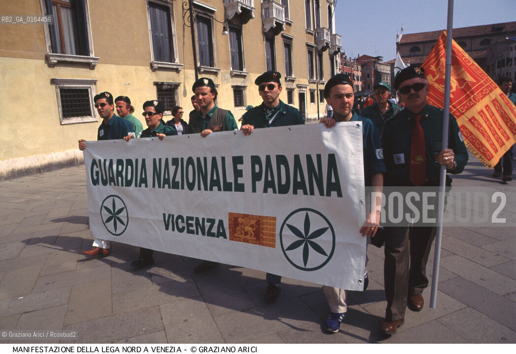 Nome: .LEGA NORD.Descrizione: .MANIFESTAZIONE A VENEZIA / CAMICIE VERDI .DEMONSTRATION IN VENICE / GREEN SHIRTS .Credit: ©Graziano Arici/Rosebud2 / Costo: .A.Nazione: .ITALIA.ITALY.Cittˆ: .VENEZIA.VENICE.Data: .1997.