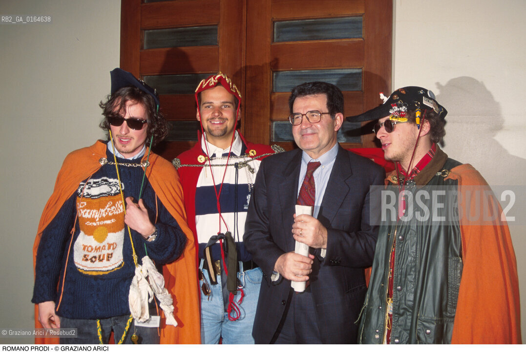 Caption: Nome: .PRODI ROMANO.Descrizione: .ECONOMIA PROFESSORE UNIVERSITARIO POLITICO ULIVO CANDIDATO PRESIDENTE DEL CONSIGLIO / STUDENTI / GOLIARDIA.ECONOMY UNIVERSITY PROFESSOR POLITICAL ULIVO PRIME MINISTER CANDITATE / GOLIARDIC STUDENTS.Credit: ©Graziano Arici/Rosebud2 / Costo: .A.Nazione: .ITALIA.ITALY.Cittˆ: .PADOVA.PADUA.Data: .1996