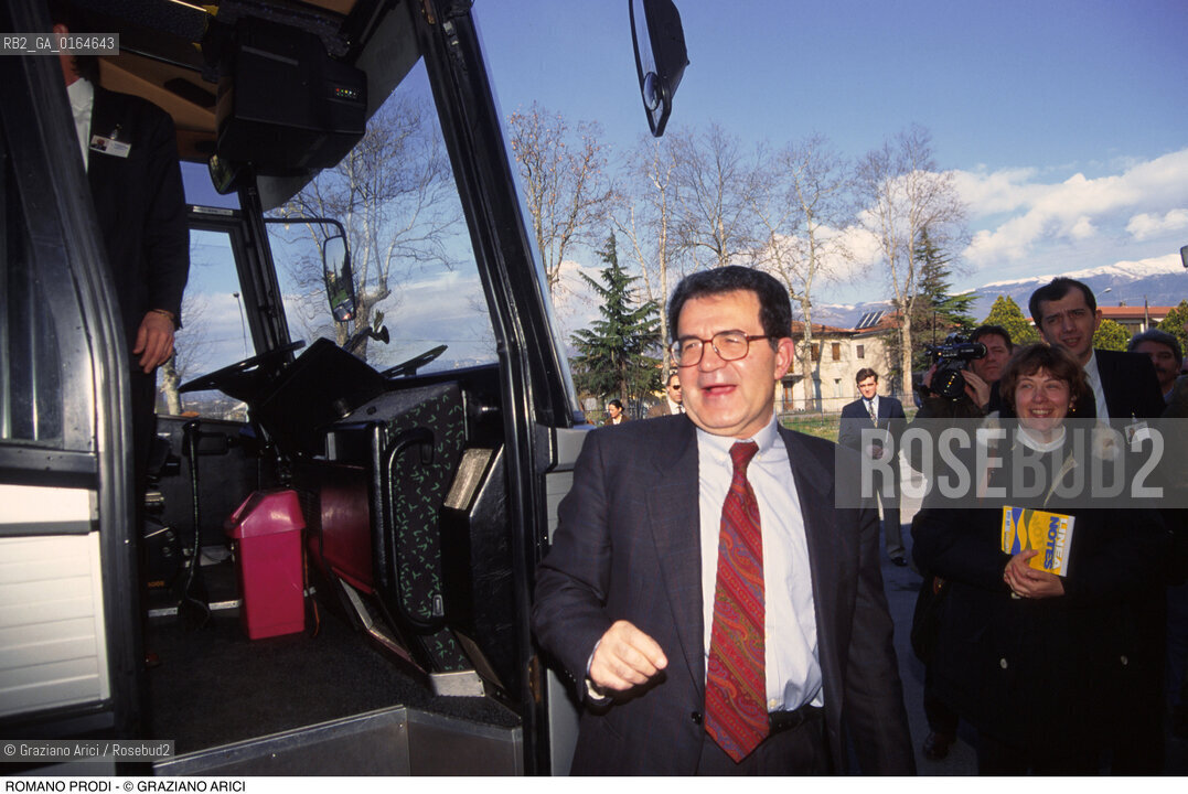 Caption: Nome: .PRODI ROMANO.Descrizione: .ECONOMIA PROFESSORE UNIVERSITARIO POLITICO ULIVO CANDIDATO PRESIDENTE DEL CONSIGLIO / PULLMAN.ECONOMY UNIVERSITY PROFESSOR POLITICAL ULIVO PRIME MINISTER CANDITATE / PULLMAN.Credit: ©Graziano Arici/Rosebud2 / Costo: .A.Nazione: .ITALIA.ITALY.Cittˆ: ..Data: .1996