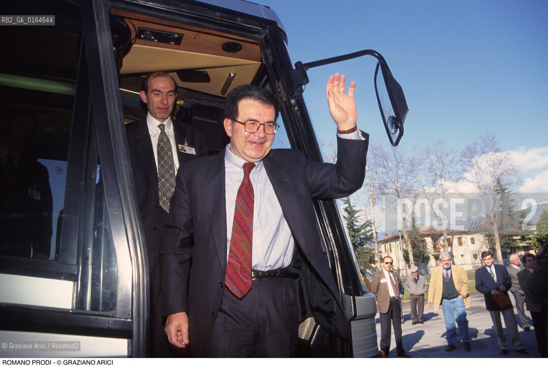 Caption: Nome: .PRODI ROMANO.Descrizione: .ECONOMIA PROFESSORE UNIVERSITARIO POLITICO ULIVO CANDIDATO PRESIDENTE DEL CONSIGLIO / PULLMAN.ECONOMY UNIVERSITY PROFESSOR POLITICAL ULIVO PRIME MINISTER CANDITATE / PULLMAN.Credit: ©Graziano Arici/Rosebud2 / Costo: .A.Nazione: .ITALIA.ITALY.Cittˆ: ..Data: .1996