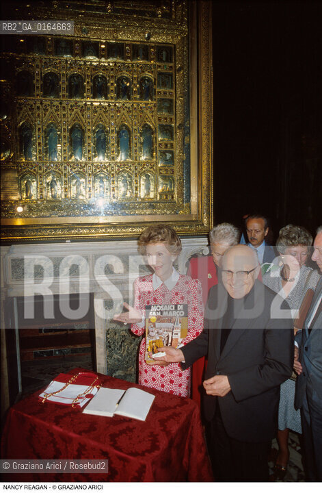 Caption: Nome: .REAGAN NANCY.Descrizione: .FIRST LADY MOGLIE DI RONALD REAGAN PRESIDENTE DEGLI USA (1981-88) / DAVANTI ALLA PALA NELLA BASILICA DI SAN MARCO A VENEZIA.FIRST LADY RONALD REAGANS WIFE (PRESIDENT USA 1981-88) .Credit: ©Graziano Arici/Rosebud2 / Costo: .A.Nazione: .USA.USA.Cittˆ: ..Data: .1985