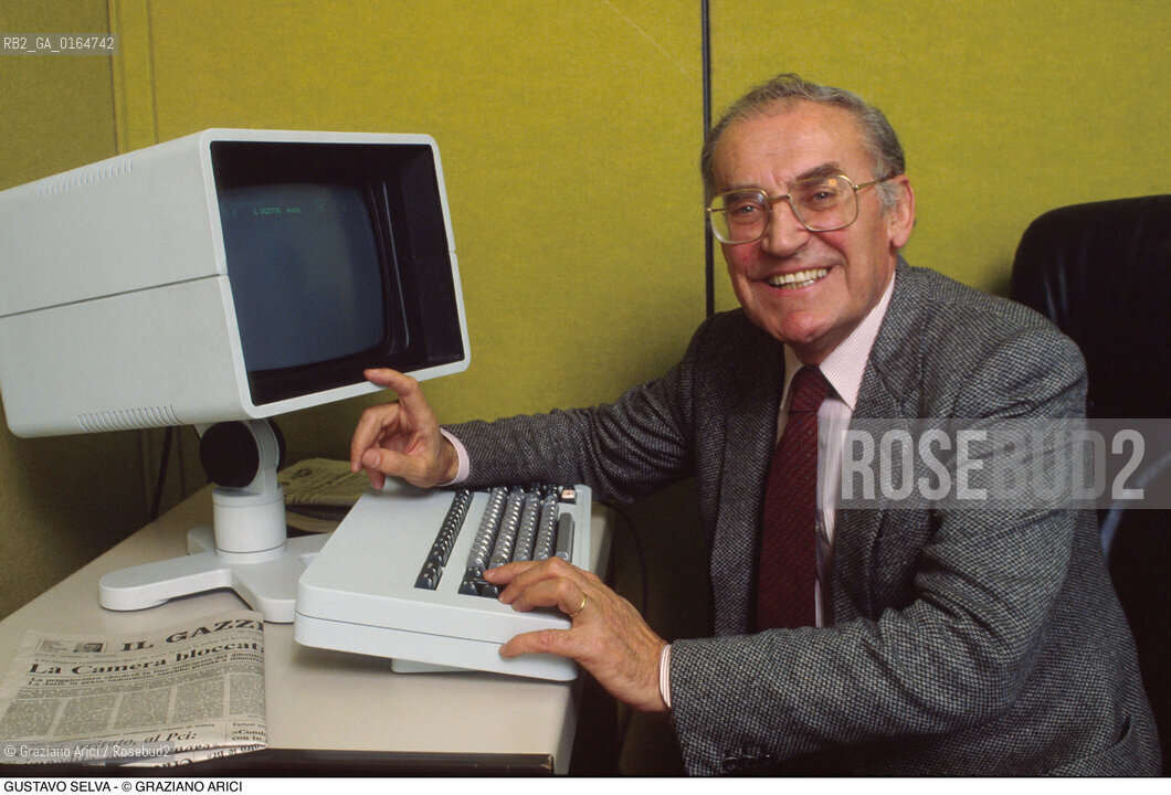 Caption: Nome: .SELVA GUSTAVO.Descrizione: .GIORNALISTA DIRETTORE DEL QUOTIDIANO (GIORNALE) IL GAZZETTINO / COMPUTER.JOURNALIST DIRECTOR OF NEWSPAPER IL GAZZETTINO / COMPUTER.Credit: ©Graziano Arici/Rosebud2 / Costo: .A.Nazione: .ITALIA.ITALY.Cittˆ: ..Data: .1983