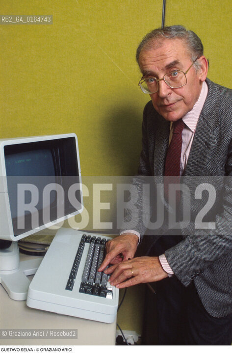 Caption: Nome: .SELVA GUSTAVO.Descrizione: .GIORNALISTA DIRETTORE DEL QUOTIDIANO (GIORNALE) IL GAZZETTINO / COMPUTER.JOURNALIST DIRECTOR OF NEWSPAPER IL GAZZETTINO / COMPUTER.Credit: ©Graziano Arici/Rosebud2 / Costo: .A.Nazione: .ITALIA.ITALY.Cittˆ: ..Data: .1983