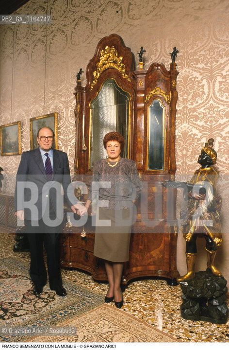 Caption: Nome: .SEMENZATO FRANCO.Descrizione: .PROPRIETARIO DELLOMONIMA CASA DASTE / CON LA MOGLIE.PROPRIETARY OF HOMONYMOUS AUCTION HAUSE  / WITH  HIS WIFE.Credit: ©Graziano Arici/Rosebud2 / Costo: .A.Nazione: .ITALIA.ITALY.Cittˆ: ..Data: .1994