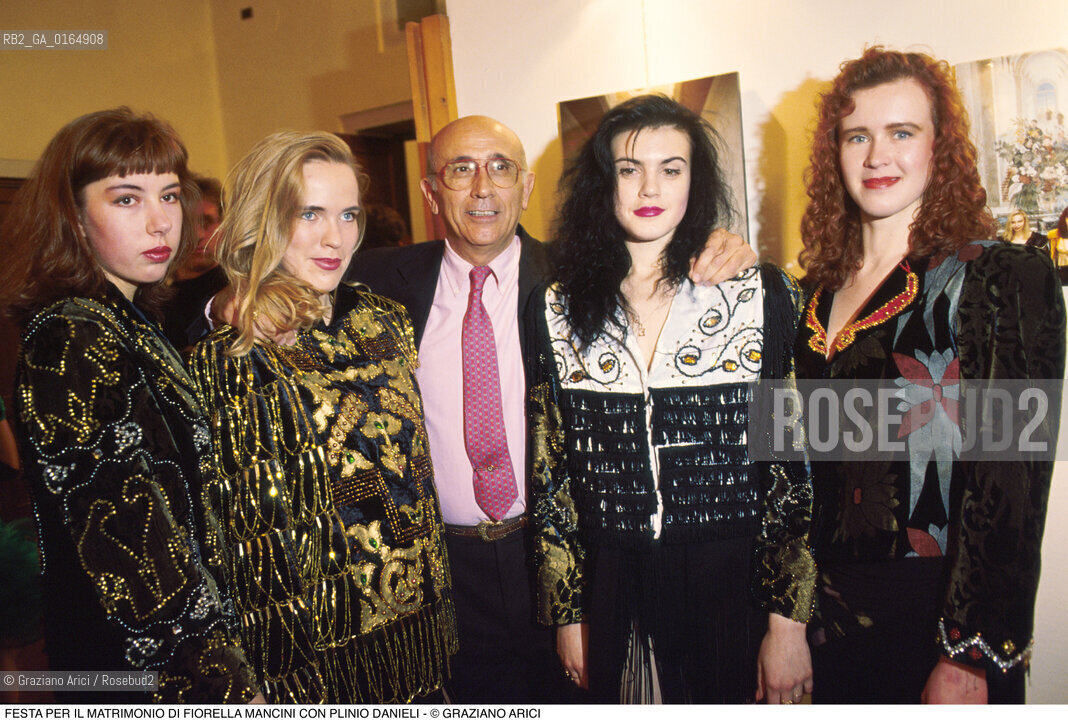 Caption: Nome: .MANCINI FIORELLA .Descrizione: .MODA STILISTA / FESTA PER IL SUO MATRIMONIO CON PLINIO DANIELI / IL FOTOGRAFO FRANCO FONTANA.FASHION STYLIST /  PARTY FOR HER MARRIAGE WITH PLINIO DANIELI /  PHOTOGRAPHER FRANCO FONTANA.Credit: ©Graziano Arici/Rosebud2 / Costo: .A.Nazione: .ITALIA.ITALY.Cittˆ: ..Data: .1990