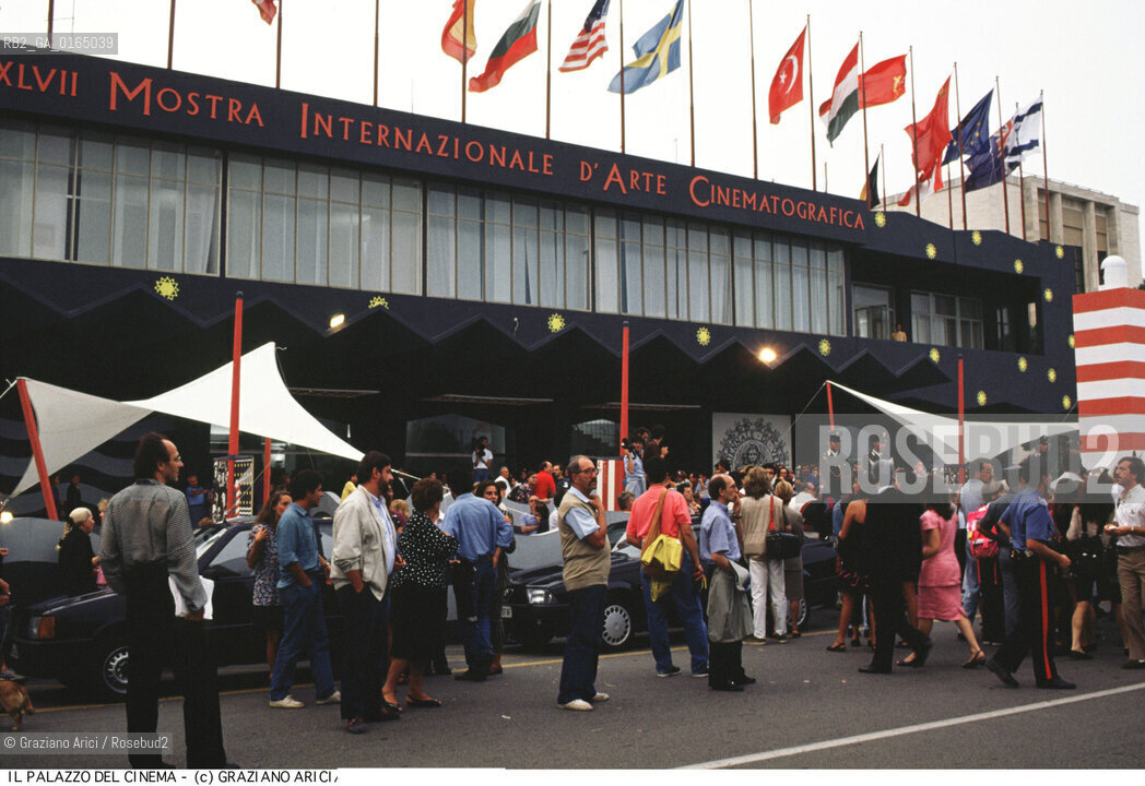 Nome: .MOSTRA INTERNAZIONALE DARTE CINEMATOGRAFICA {DI VENEZIA}.{VENICE} FILM FESTIVAL.Descrizione: .IL PALAZZO DEL CINEMA / MOSTRA DEL CINEMA.Credit: ©Graziano Arici/Rosebud2 / Costo: .A.Nazione: .ITALIA.ITALY.Cittˆ: .VENEZIA.VENICE.Data:.1990.