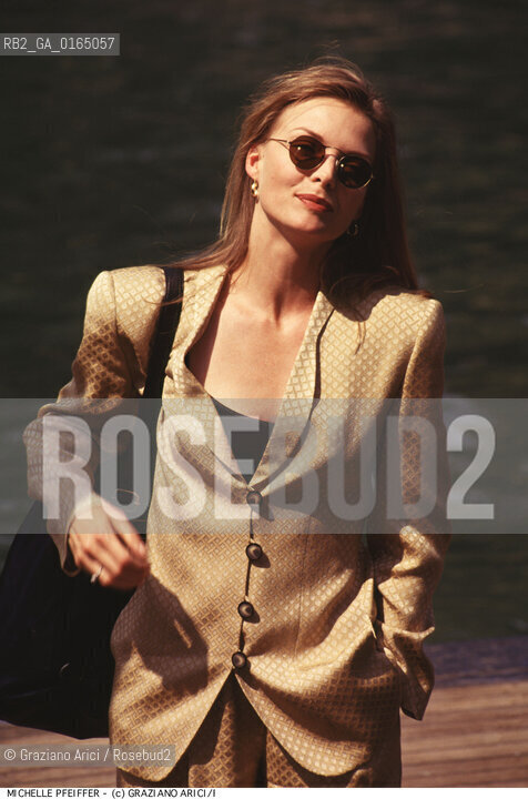 Nome:.PFEIFFER MICHELLE.Descrizione:.CINEMA ATTRICE.CINEMA ACTRESS.Credit:.Graziano Arici/Rosebud2/.Costo:.A.Nazione:.USA.Cittˆ:.VENEZIA.VENICE.Data:.1993.