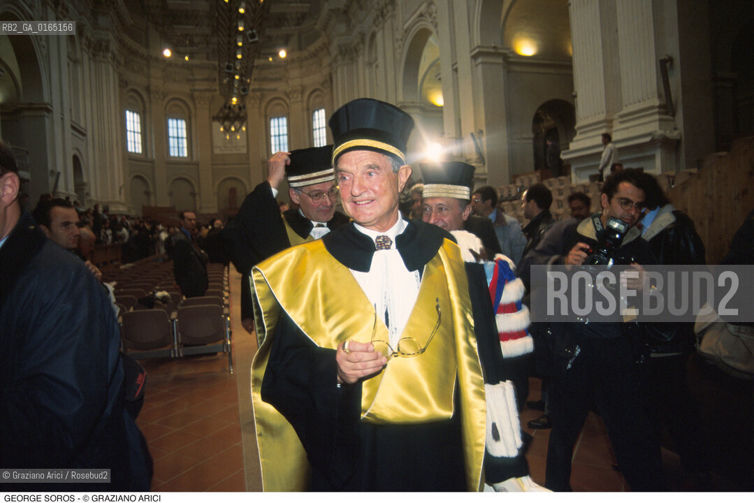 Caption: Nome: .SOROS GEORGE.Descrizione: .ECONOMIA FINANZA FINANZIERE MECENATE / DURANTE LA SUA LAUREA AD HONORIS CAUSA IN ECONOMIA ALLUNIVERSITA DI BOLOGNA / TOGA.ECONOMICS FINANCE FINANCIER MAECENAS / DURING HIS ECONOMICS HONORARY DEGREE AT THE  BOLOGNA UNIVERSITY  /GOWN.Credit: ©Graziano Arici/Rosebud2 / Costo: .A.Nazione: .USA.Cittˆ: ..Data: .1995