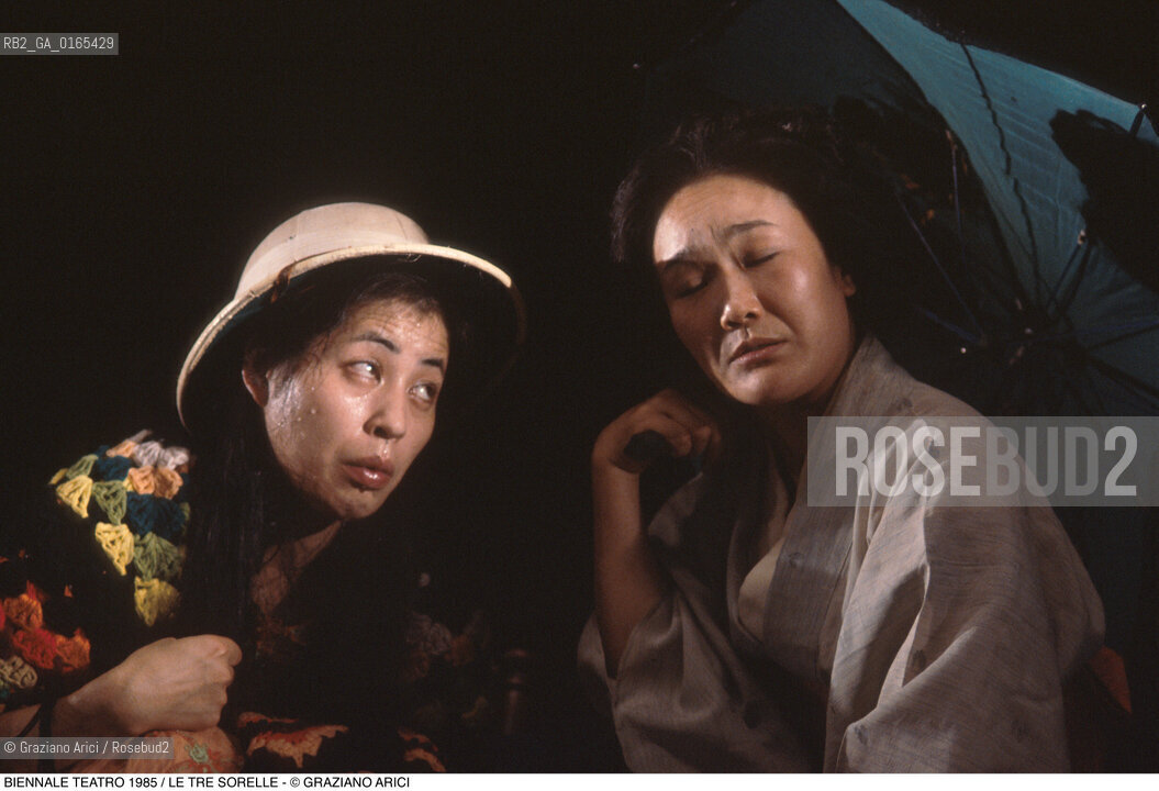 Nome: .BIENNALE TEATRO 1985.Descrizione: .LE TRE SORELLE / DA ANTON CECHOV / REGIA ADATTAMENTO E COSTUMI DI TADASHI SUZUKI / ATTORI DELLO SCOT SUZUKI COMPANY OF TOGA / AL TEATRO DEL RIDOTTO.Credit: ©Graziano Arici/Rosebud2 .Nazione: .GIAPPONE.Cittˆ: .VENEZIA.Data: .1985
