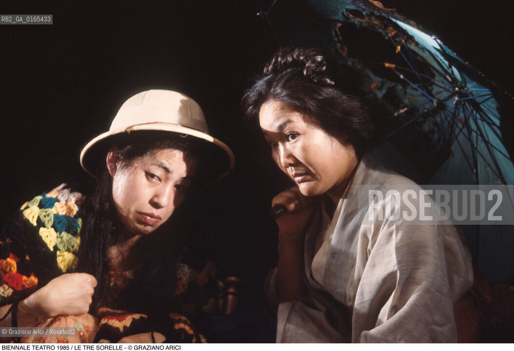 Nome: .BIENNALE TEATRO 1985.Descrizione: .LE TRE SORELLE / DA ANTON CECHOV / REGIA ADATTAMENTO E COSTUMI DI TADASHI SUZUKI / ATTORI DELLO SCOT SUZUKI COMPANY OF TOGA / AL TEATRO DEL RIDOTTO.Credit: ©Graziano Arici/Rosebud2 .Nazione: .GIAPPONE.Cittˆ: .VENEZIA.Data: .1985