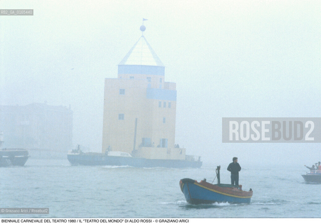 Nome: .BIENNALE CARNEVALE DEL TEATRO 1980.Descrizione: .IL TEATRO DEL MONDO PROGETTO DELLARCHITETTO ALDO ROSSI / A VENEZIA.Credit: ©Graziano Arici/Rosebud2 .Nazione: .ITALIA.Cittˆ: .VENEZIA.Data: .1980